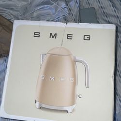 Smeg Retro Electric Tea Kettle