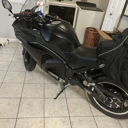 Electric motorcycle