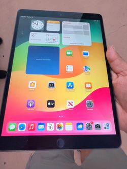 iPad air 3rd gen 64gb. Working great.