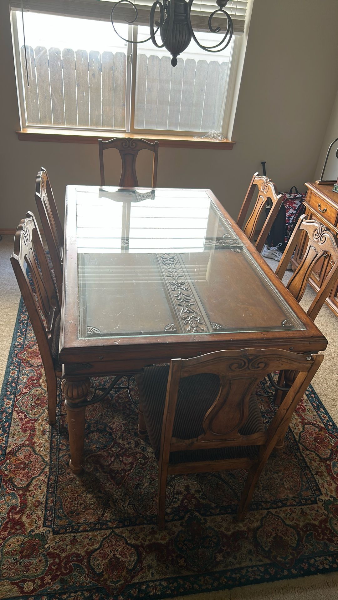 Dining Room Table & Chairs