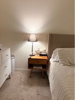 Night stands (2)