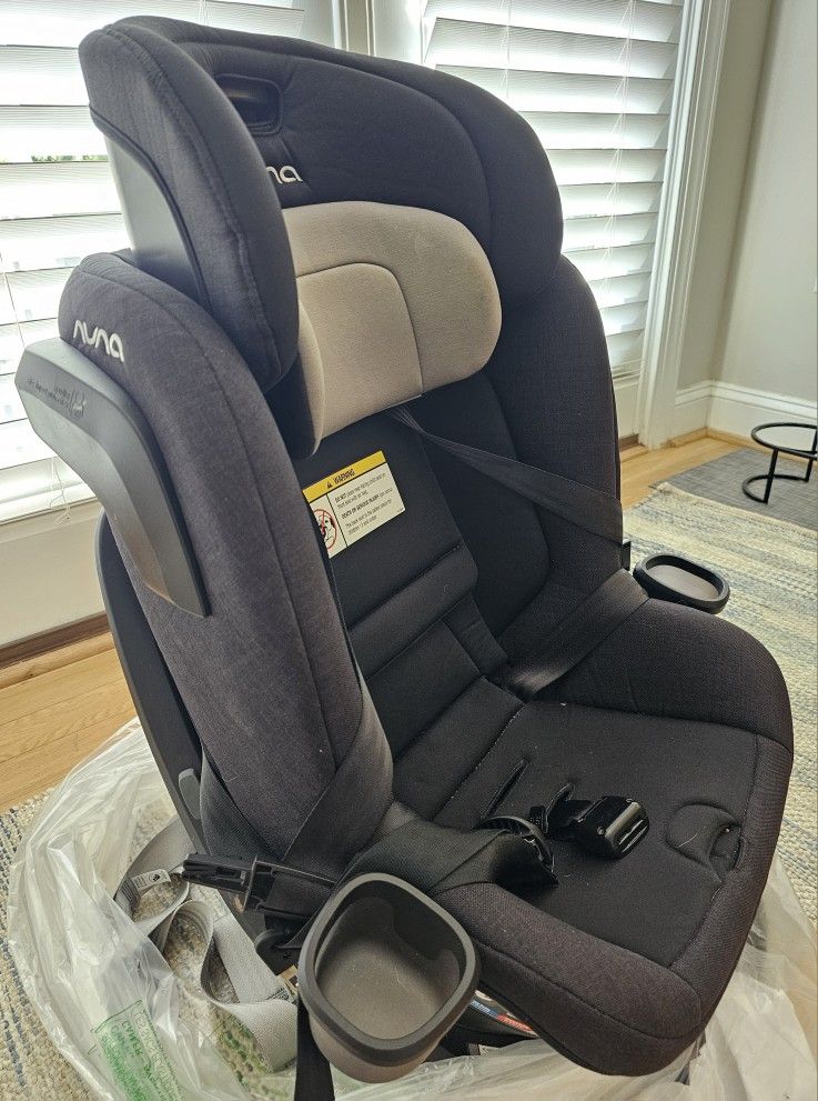 Nuna 360 Rotating Car Seat Gently Used