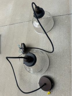 2x Pendant Lights