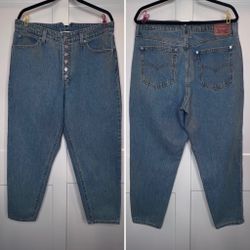 Levi’s, High Waisted, Mom Jeans, Light Wash, Size 32,