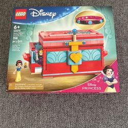 LEGO ǀ Disney Snow White’s Jewelry Box, Snow White and The Evil Queen Mini Doll Figures, Building Disney Toy for Kids, Birthday Gift for 6 Years Old G