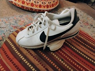 Women's nikes size 7
