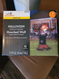 Inflatable Hunched Wolf