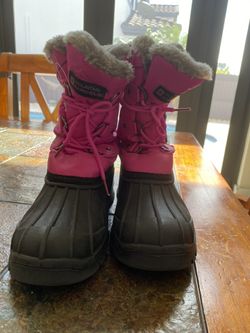 Snow boots for kids. Size US 4