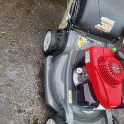 Honda HRX217 Self Propelled Lawn Mower in Great Condition