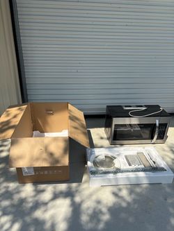 Frigidaire 1.8-cu ft Over-the-Range Microwave ( Fingerprint Resistant Stainless Steel ) $200