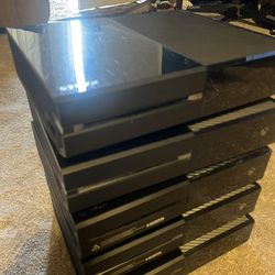 LOT OF XBOX ONES USED