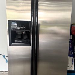 Refrigerator Whirlpool Side By Side 