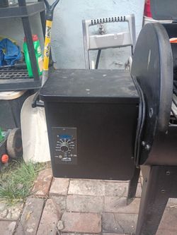 TRAEGER Smoker