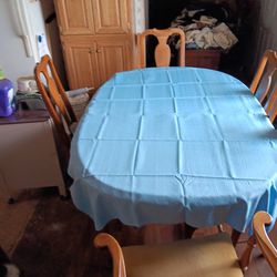 Dinning Room Table And 5 Chairs 