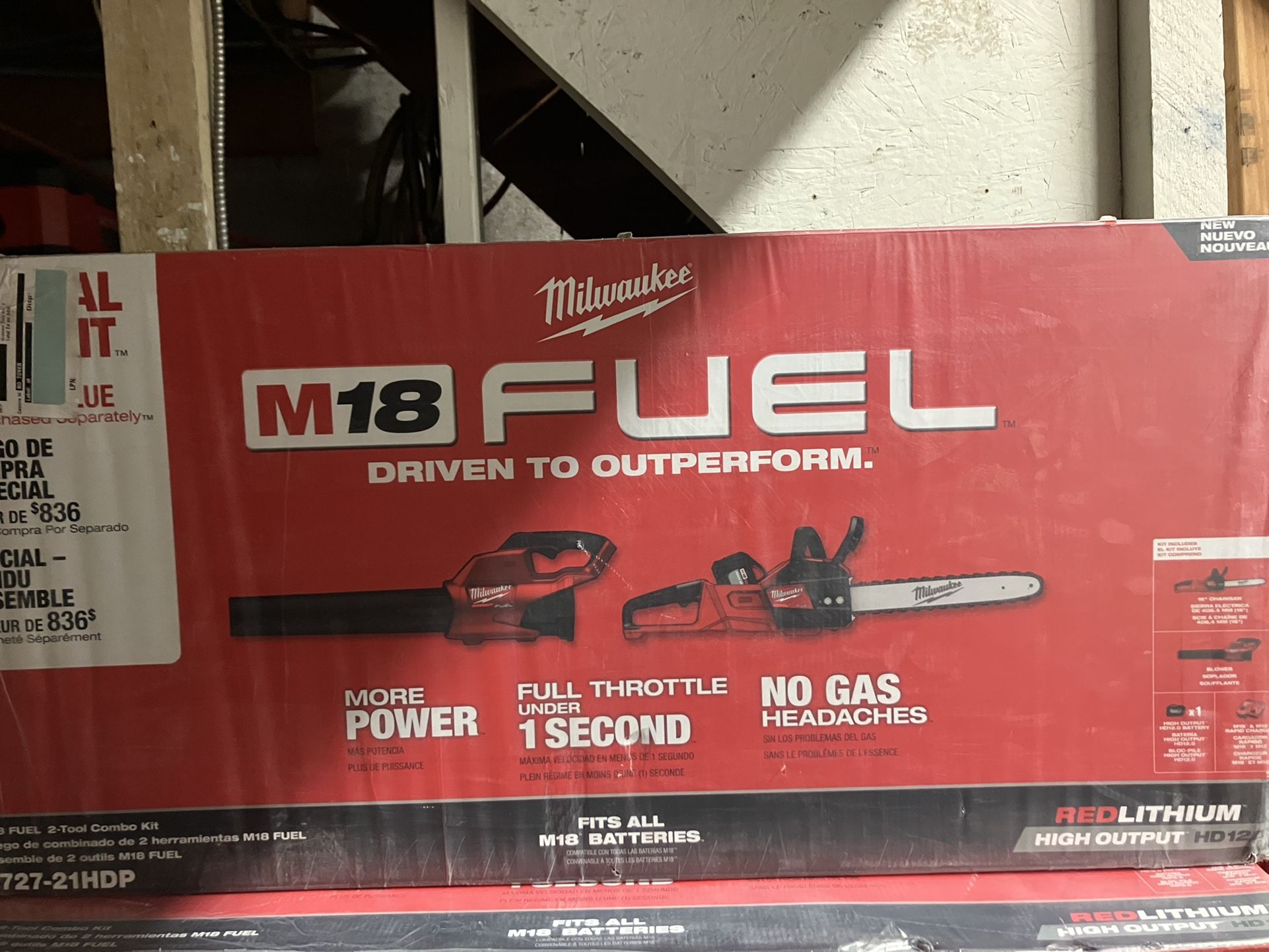 Milwaukee M18 Fuel Chainsaw, Leaf Blower, 12.0 Battery Rapid Charger Kit