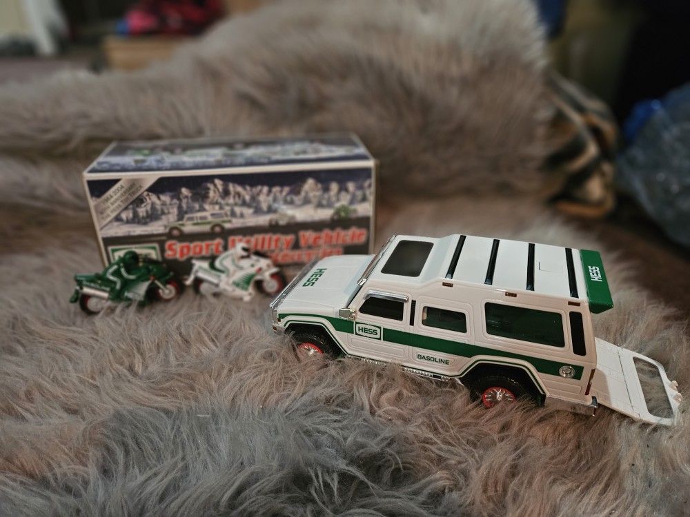 HESS SPORT UTILITY VEHICLE AND MOTORCYCLES