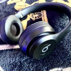 Apple Beats Bluetooth Headphones