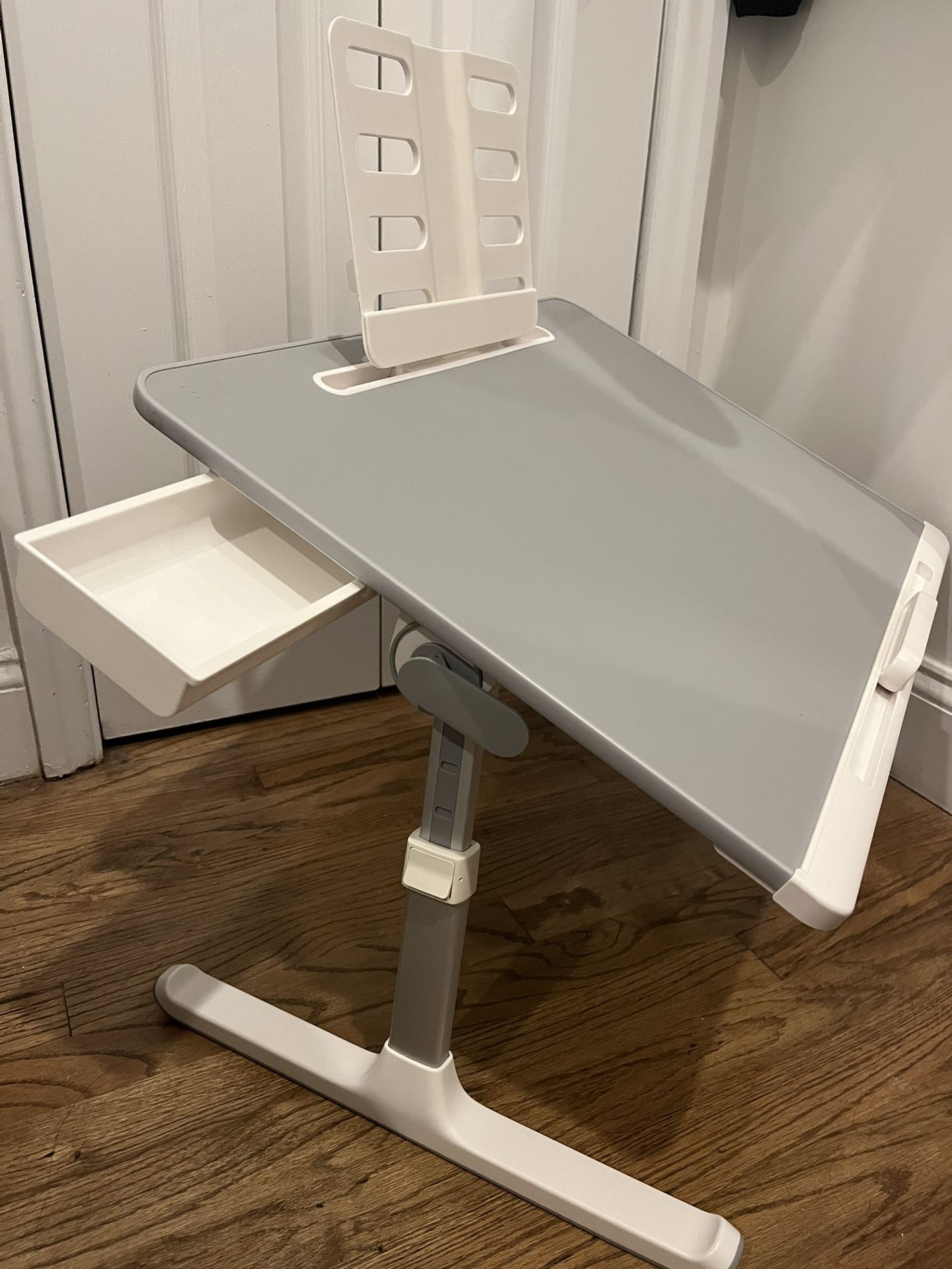 SAIJI Adjustable/Foldable Laptop Table for Sale in New York, NY OfferUp