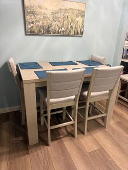 Living Spaces Aysha Grey Natural Wood Extendable Counter Height Dining Set