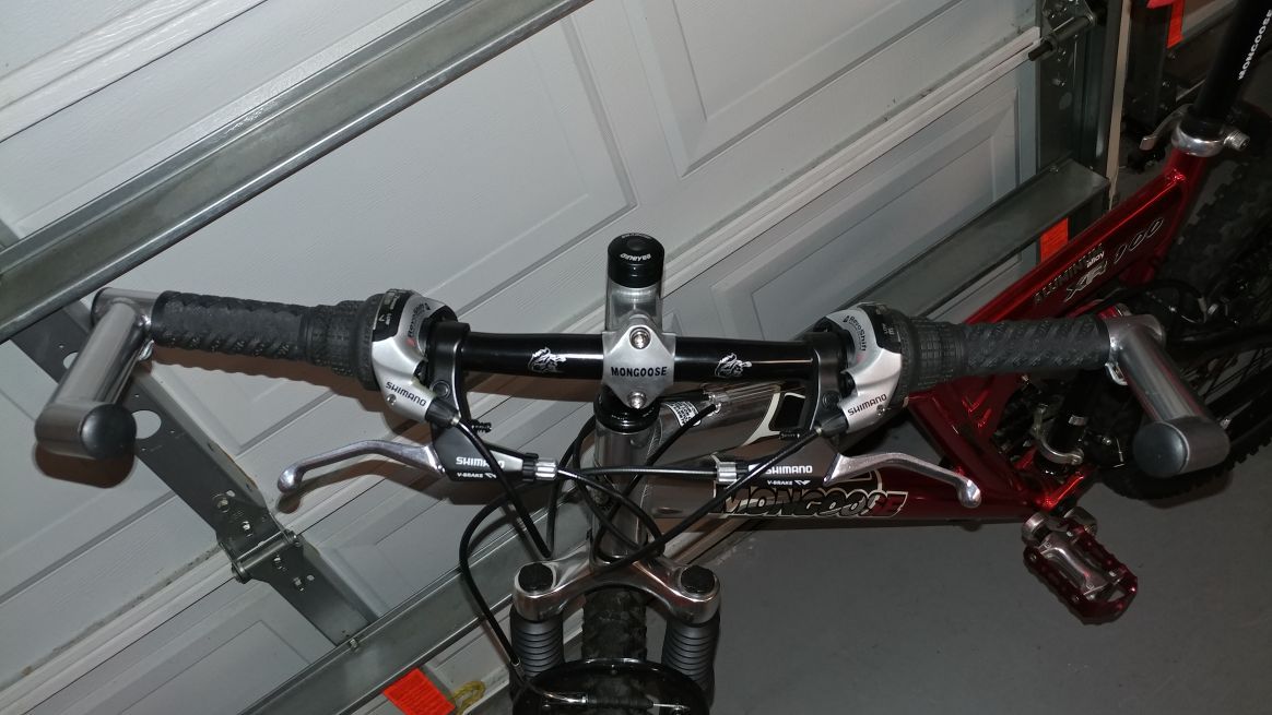 Mongoose xr100 21 speed mountain bike hot sale