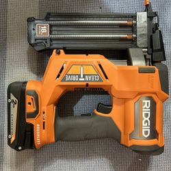 RIDGID 18V Brushless Cordless 18-Gauge 1-1/2 in. Narrow Crown Stapler with 2.0 Ah Battery and Charger