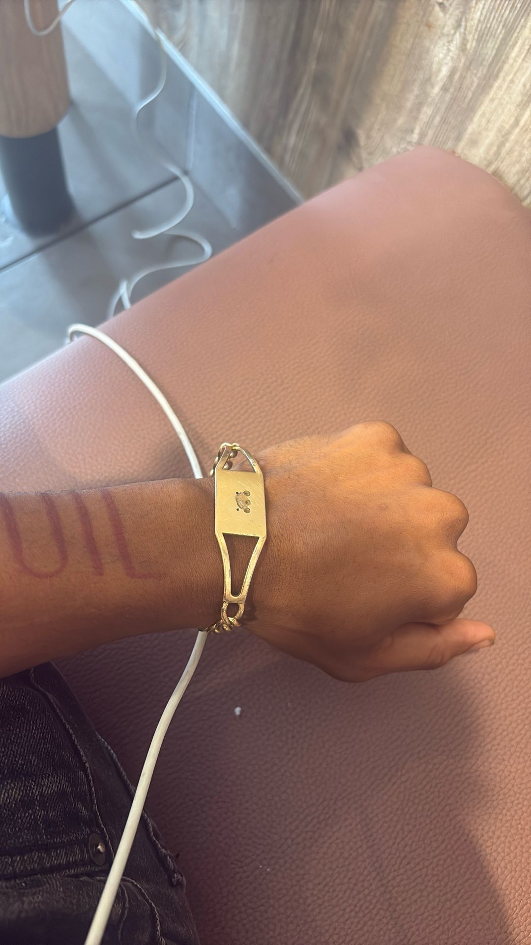 V2012KGRP gold wrist bracelet