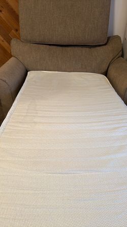 Best offer Couch bed read descript.
