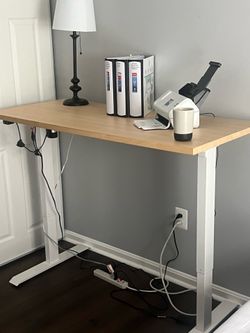 Desk adjustable height