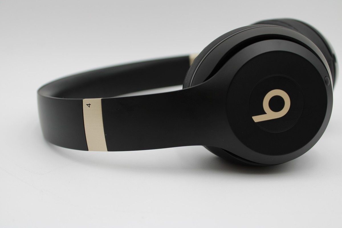🎧Beats Solo 4 Bluetooth Wireless Headphones - Black and Gold - MC2L4LL/A