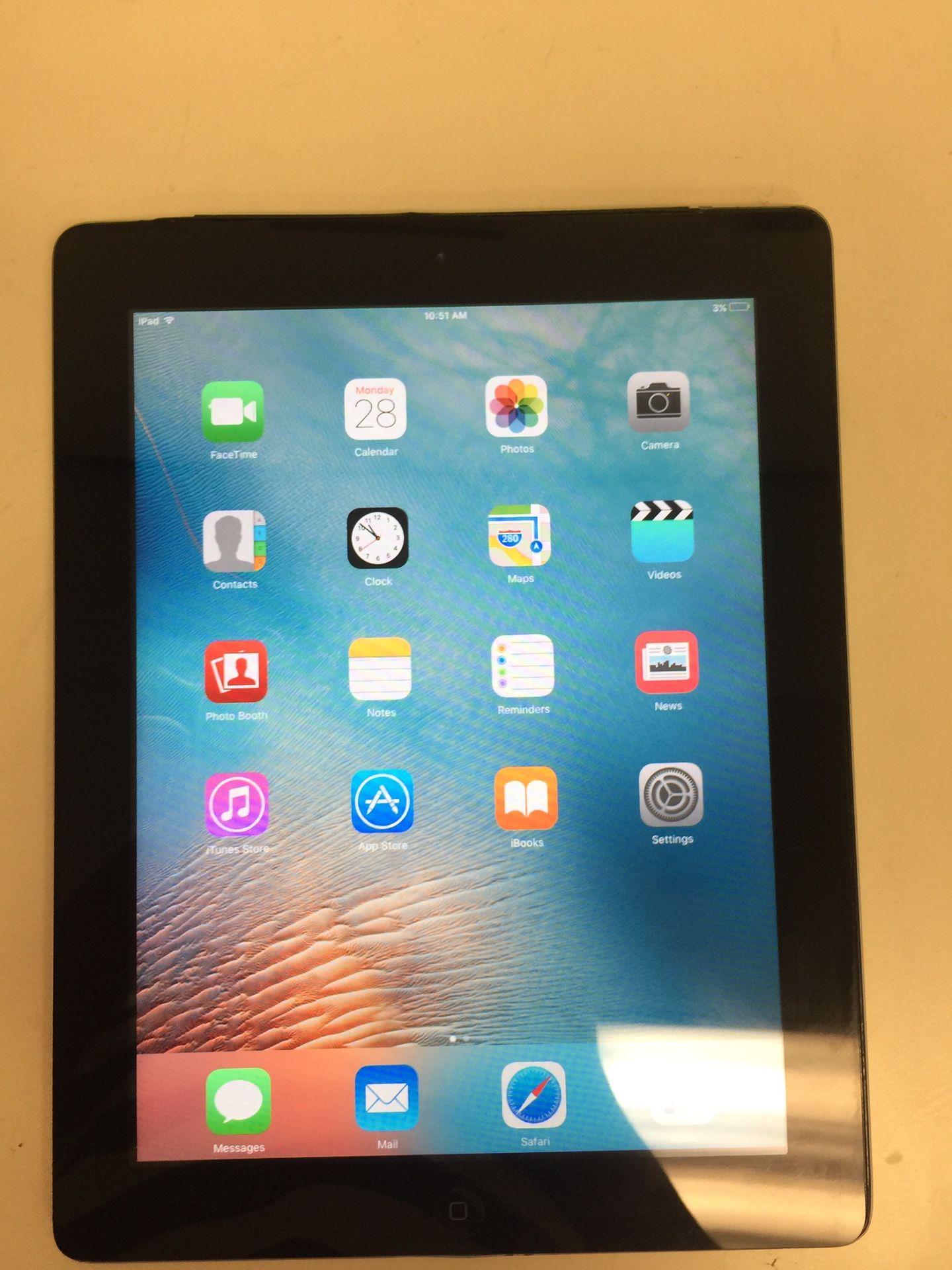 Apple ipad 2nd gen wifi 16gb unlock with charger