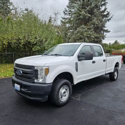 2019 Ford F350 Super Duty Crew Cab · XL Pickup 4D 8 ft