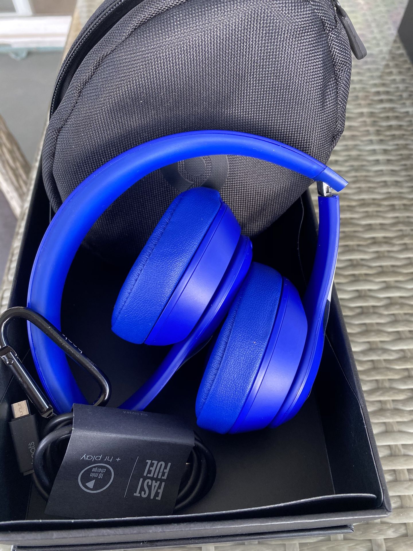 Headphones beats Solo wireless