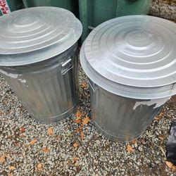 Behrens Metalworks 31 Gallon Silver/Galvanized Metal Indoor/Outdoor Kitchen Detached Lid $25 each $50 both

Two galvanized garbage cans.
