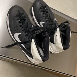 Youth Basketball Shoes 5.5Y