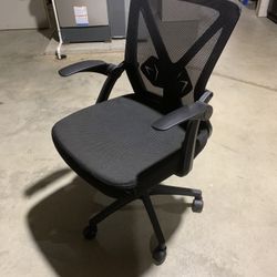 Office Chair by Alden Design. Excellent Condition. Like New