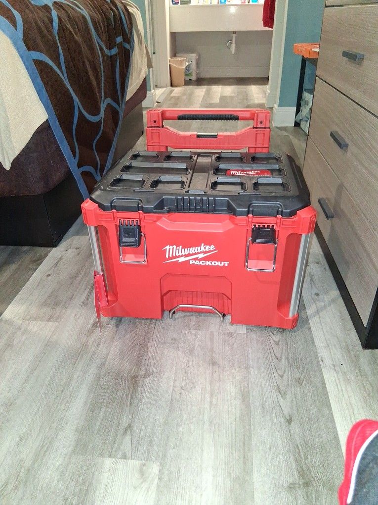 Milwaukee Tools Box Sorry, I just noticed.I had the wrong price for the https://offerup.com/redirect/?o=d3JvbmcuQm94, if you don't want it.I understan