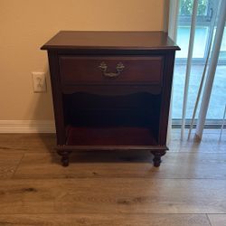 End Table/Nightstand