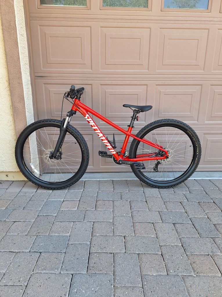 SPECIALIZED ROCKHOPPER SPORT 27.5 INCH MOUNTAIN BIKE LIKE NEW ( CHECK MY OTHER BIKES)