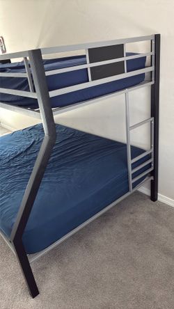 $80 and it YOURS ONLY THE FRAME NO MATTRESSES!!!!