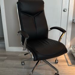 Black Leather Desk Chair