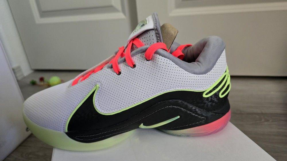 Nike LeBron 22 Size 10 Basketball Shoes