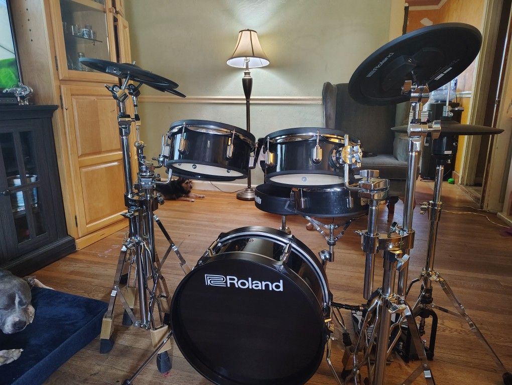 Roland VAD 307 Electronic Drum set