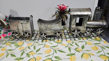 Silver metal train set