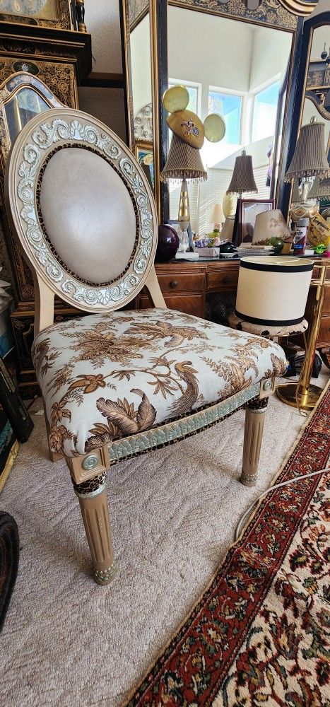 A Classy Chair For Parlor For Boudwar Bedroom