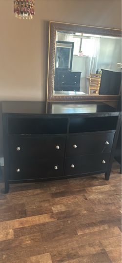 Dark mahogany Wood Dresser with 6 Drawers