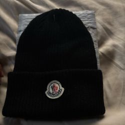 Black moncler beanie