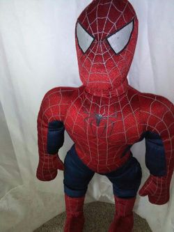 Vendo un peluche del hombre arana buena condicion