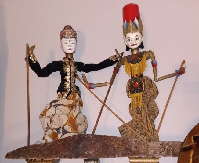 2 antique Wajang golek dolls from Java (Indonesia) , 1930s.