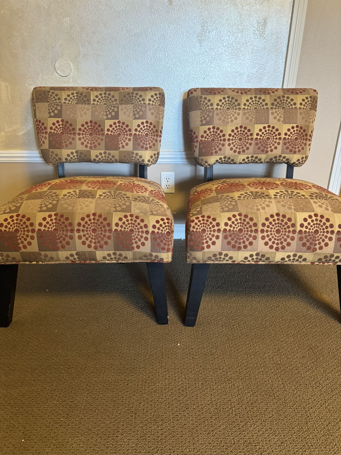 2 Accents Chairs