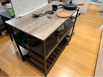 Kitchen Island / Prep Table with free Tableware